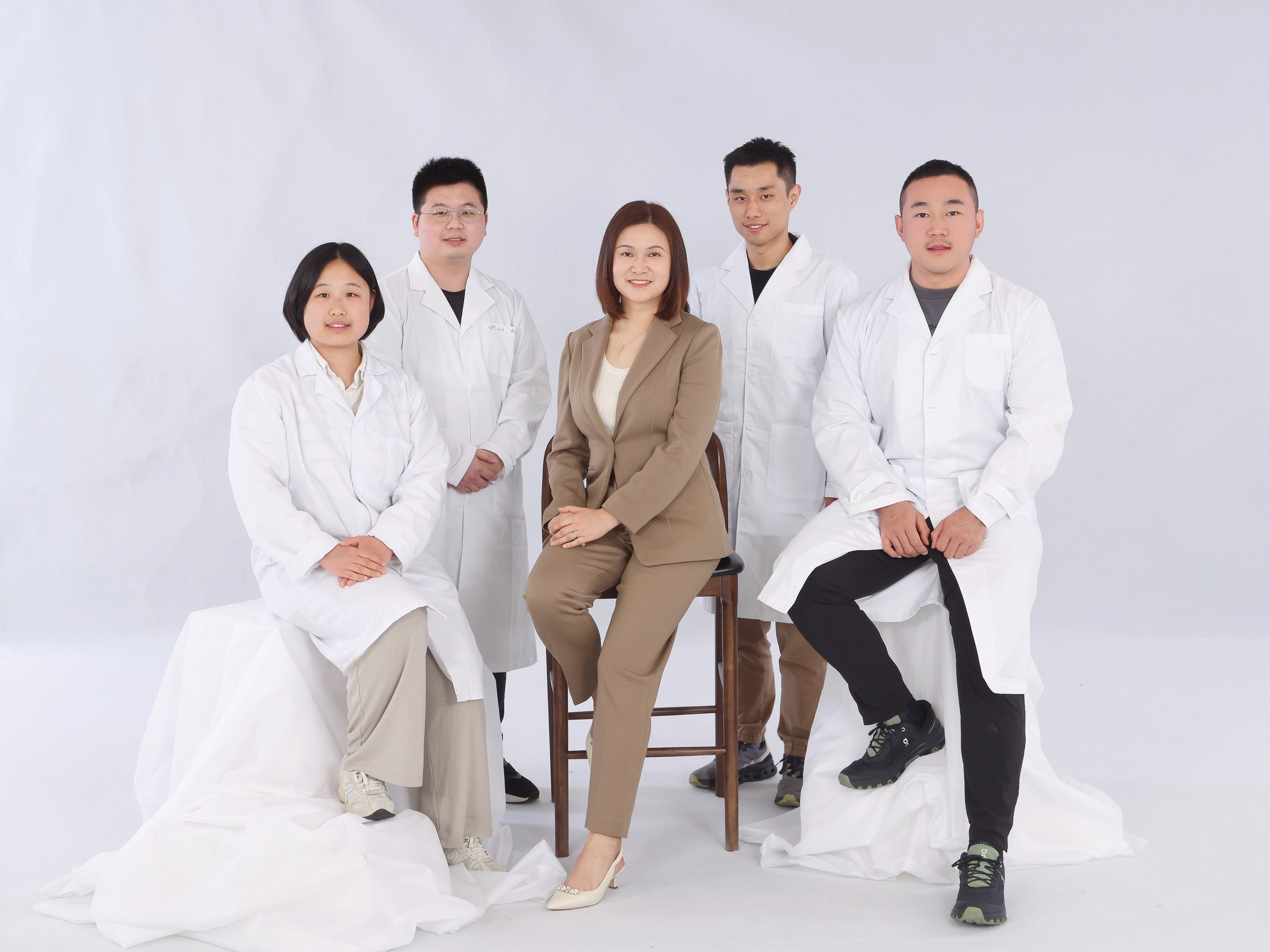 Dr Li Mingyuan with research team